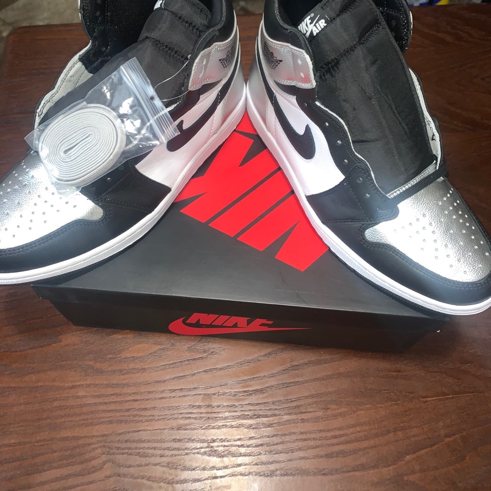 Jordan 1 Silver Toe Wmn Size 12.5 Men Size 10.5/11